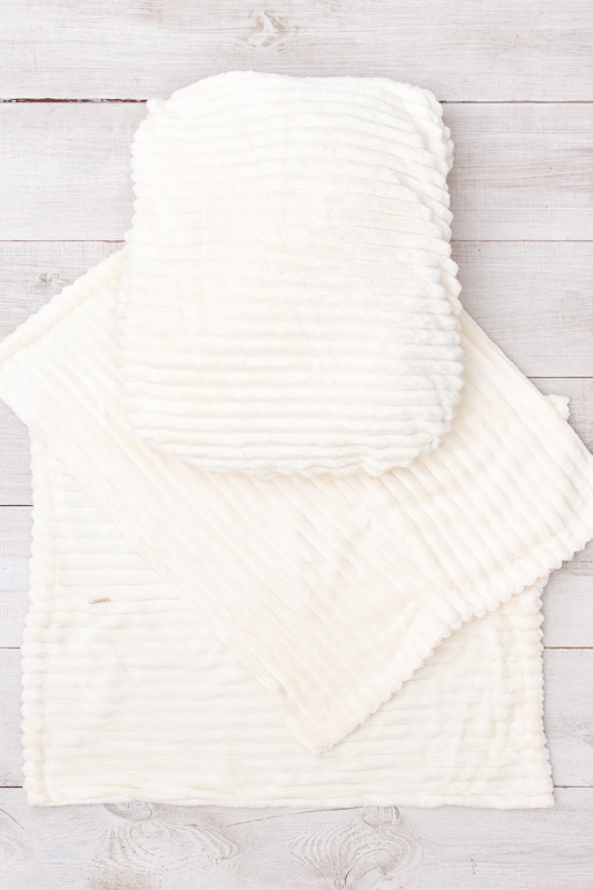 Простирадло на резинці + 2 наволочки